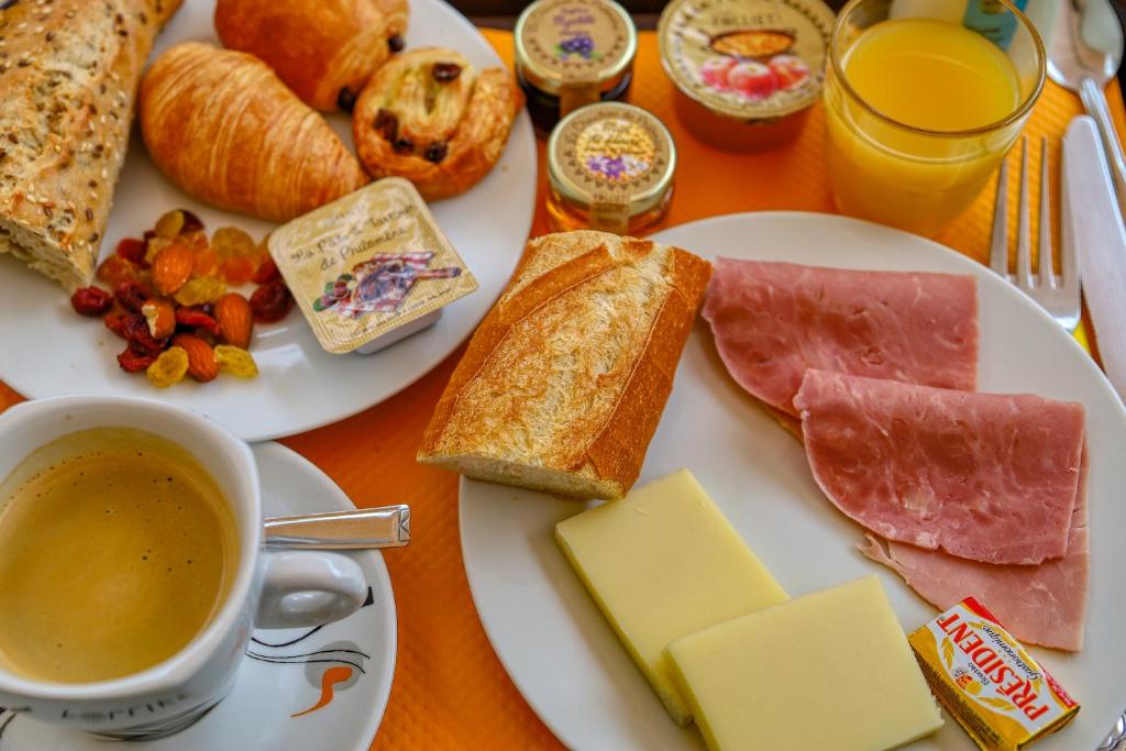 Jídlo v hotelu nebo okolí