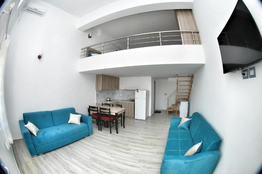 TV a/nebo společenská místnost v ubytování Bebi Hotel And Apartments