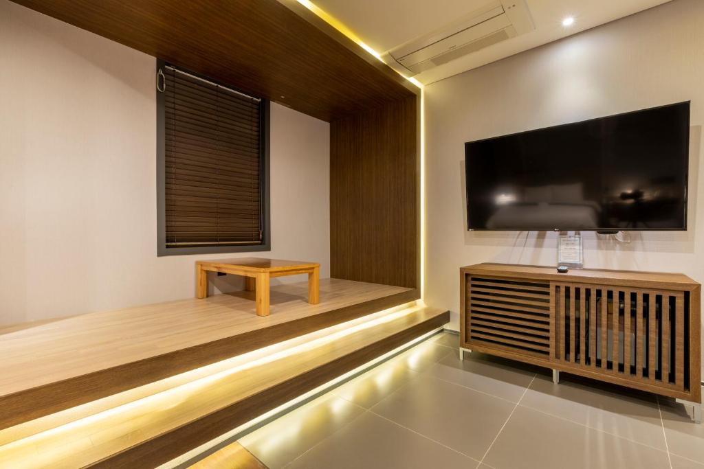 TV a/nebo společenská místnost v ubytování Sorgente Business Hotel