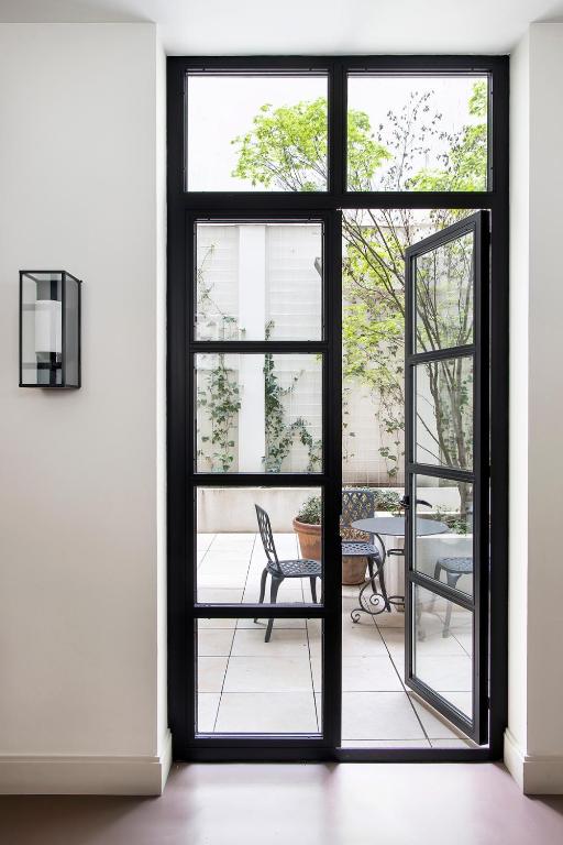 Ayala 63 - THE ARC COLLECTION - 2