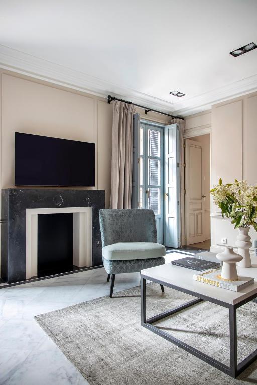 Ayala 63 - THE ARC COLLECTION - 18