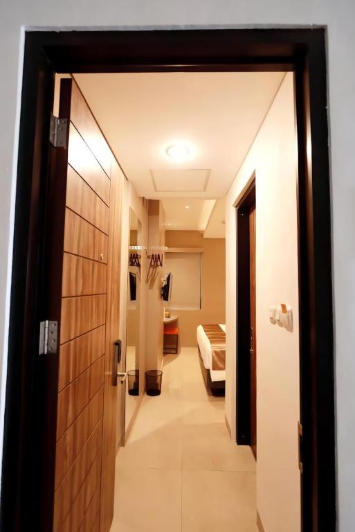 Postel nebo postele na pokoji v ubytování Hayo Hotel Palembang