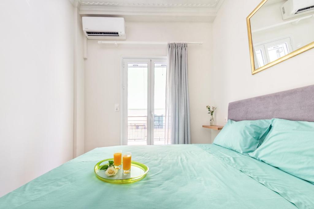 Postel nebo postele na pokoji v ubytování Agatha's Flat - Corfu Town central apartment