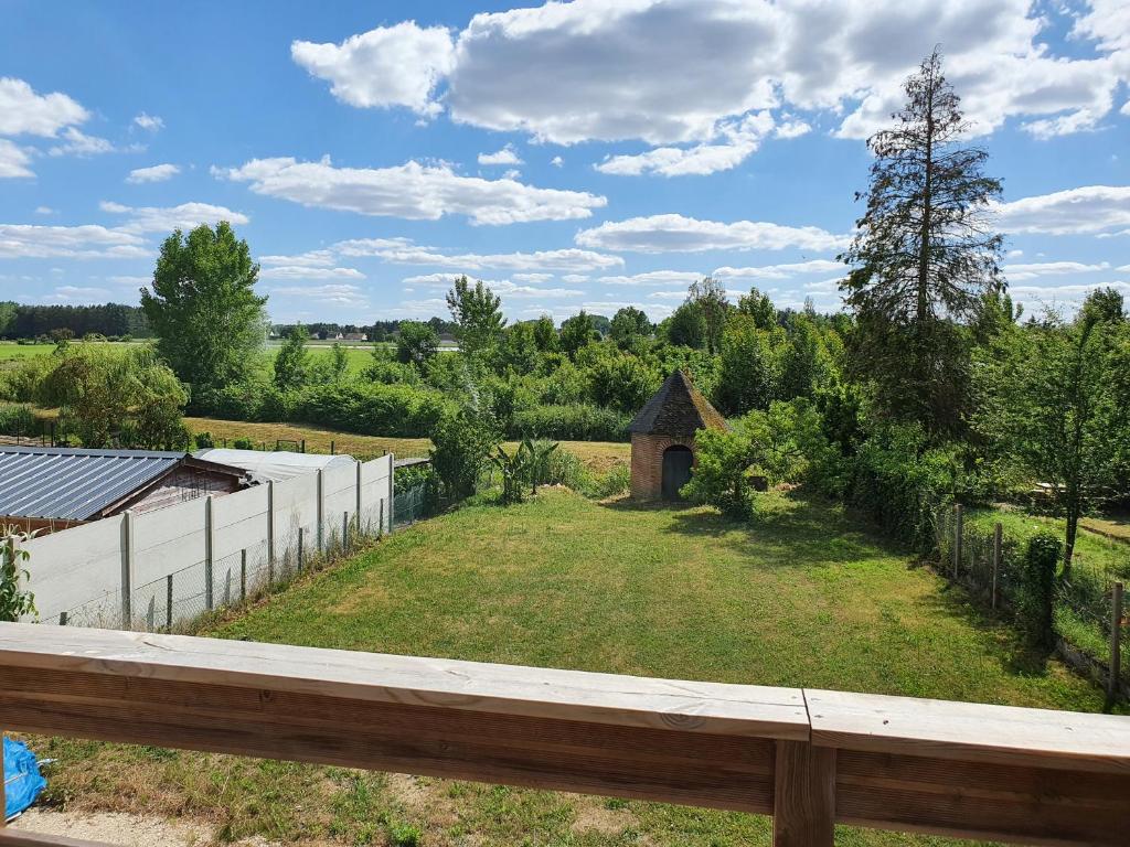 Ogród w obiekcie Maison calme proche zoo beauval et chateaux de la loire
