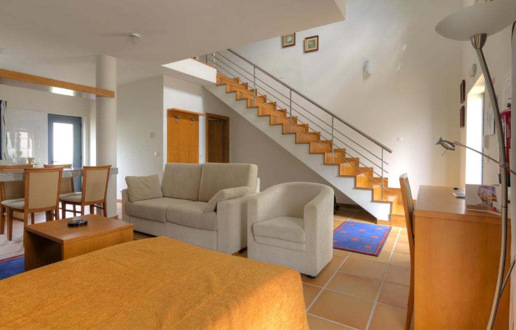 Uma área de estar em LAM Hotel Estarreja