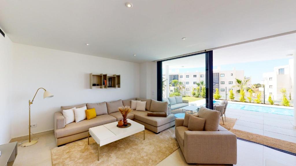 Posedenie v ubytovaní Higueron West III - Ground Floor Apartment Private Pool