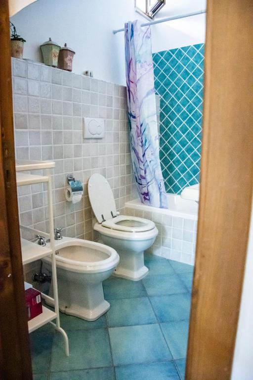 A bathroom at La Casa Ocra Suite