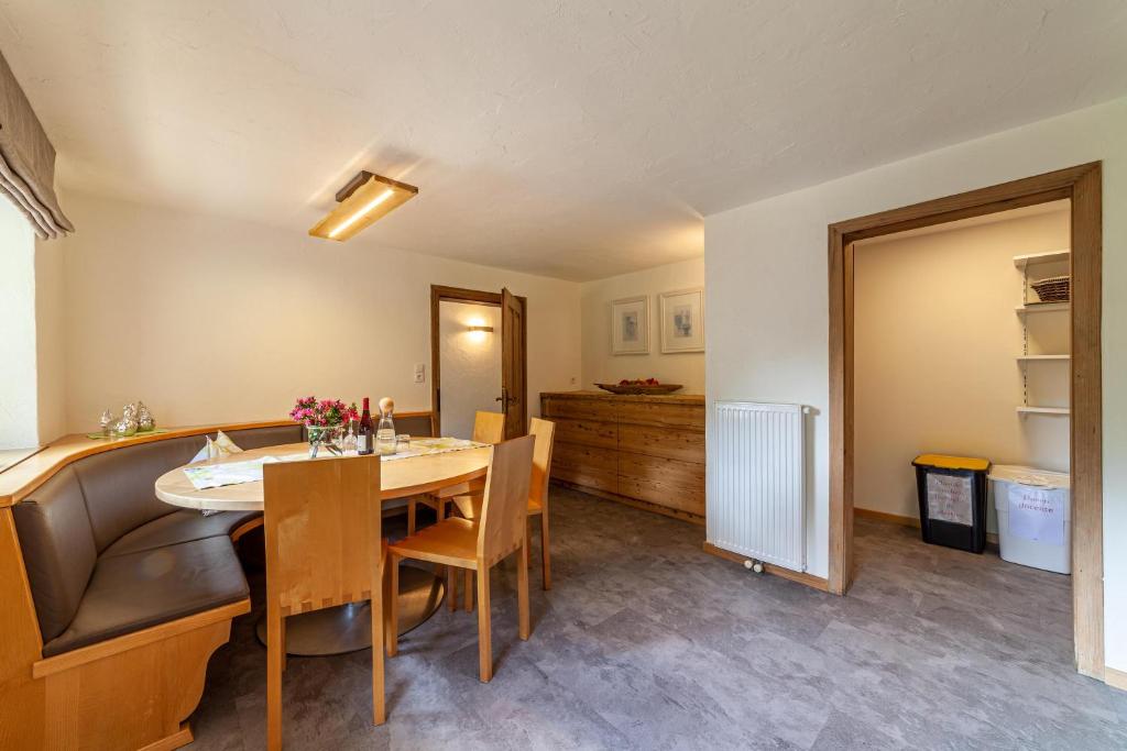 Kuchnia lub aneks kuchenny w obiekcie Schildhof Ebion Familienwohnung