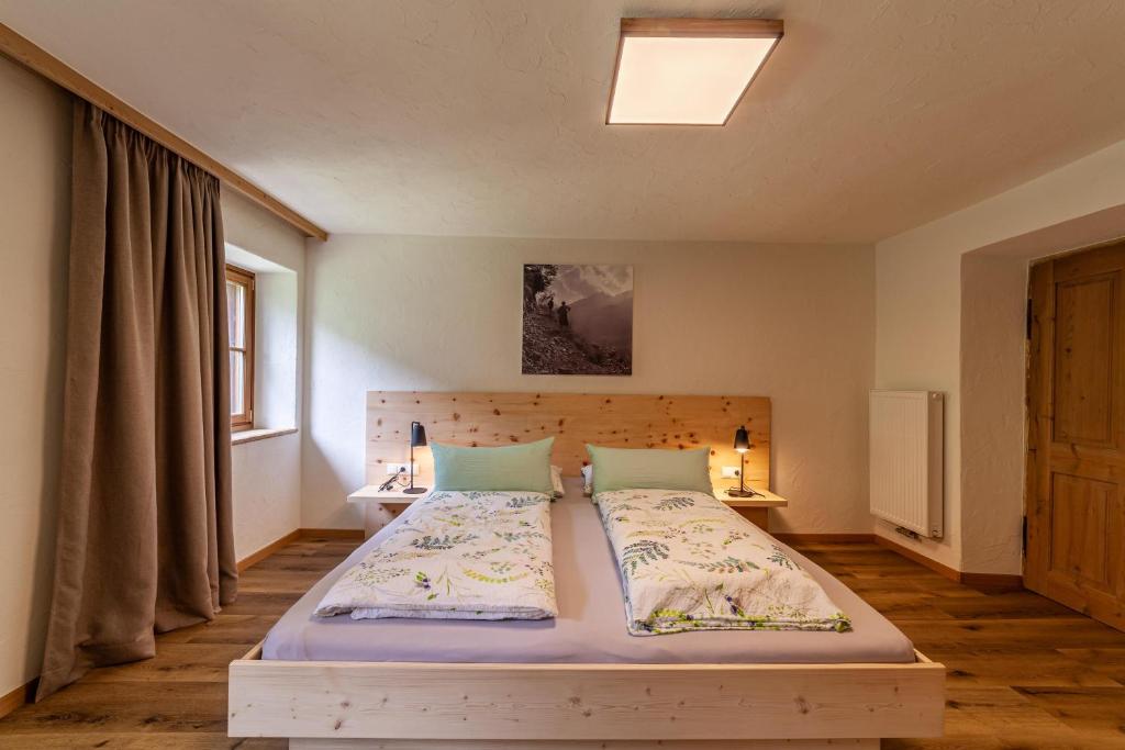 Łóżko lub łóżka w pokoju w obiekcie Schildhof Ebion Familienwohnung