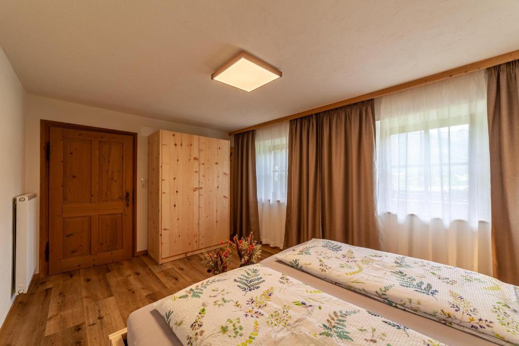 Łóżko lub łóżka w pokoju w obiekcie Schildhof Ebion Familienwohnung