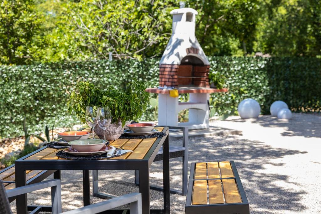 Vonkajšia záhrada v ubytovaní Villa Arija