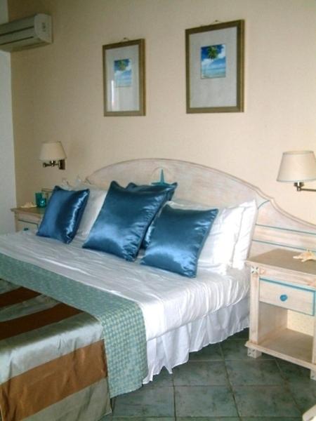 Postel nebo postele na pokoji v ubytování Northshore Seaside Suites