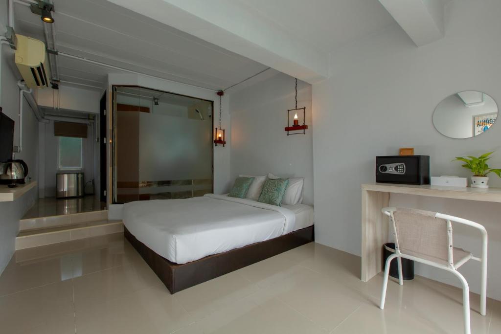 Postel nebo postele na pokoji v ubytování The Nest Resort Patong
