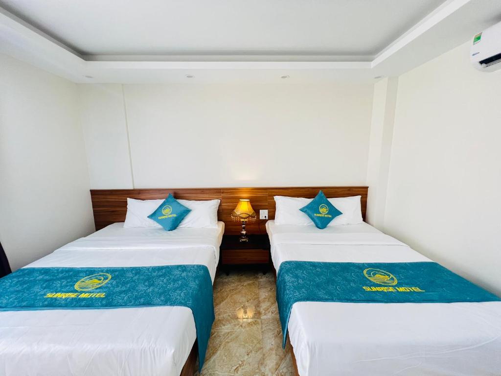 Postel nebo postele na pokoji v ubytování Sunrise Motel