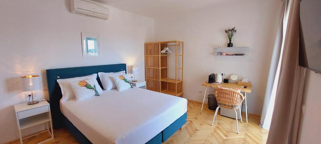 Ένα ή περισσότερα κρεβάτια σε δωμάτιο στο Vila Luka