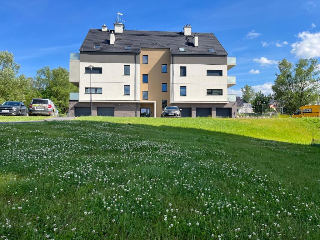Vonkajšia záhrada v ubytovaní Apartamenty Mieczysława Gorzki