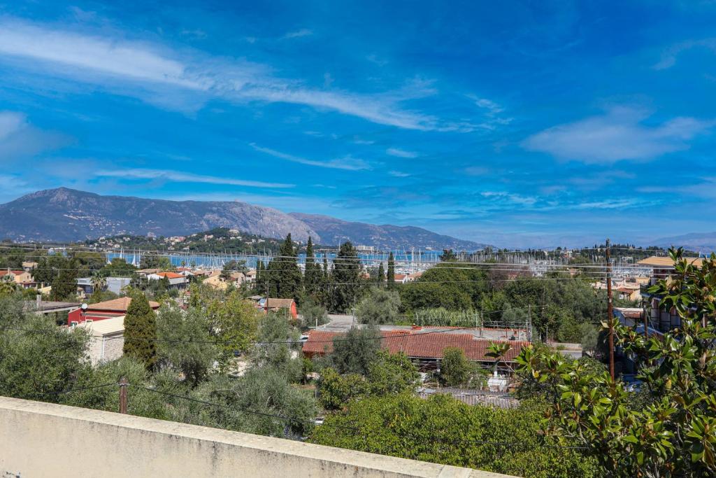 A general mountain view or a mountain view taken from Az apartmant