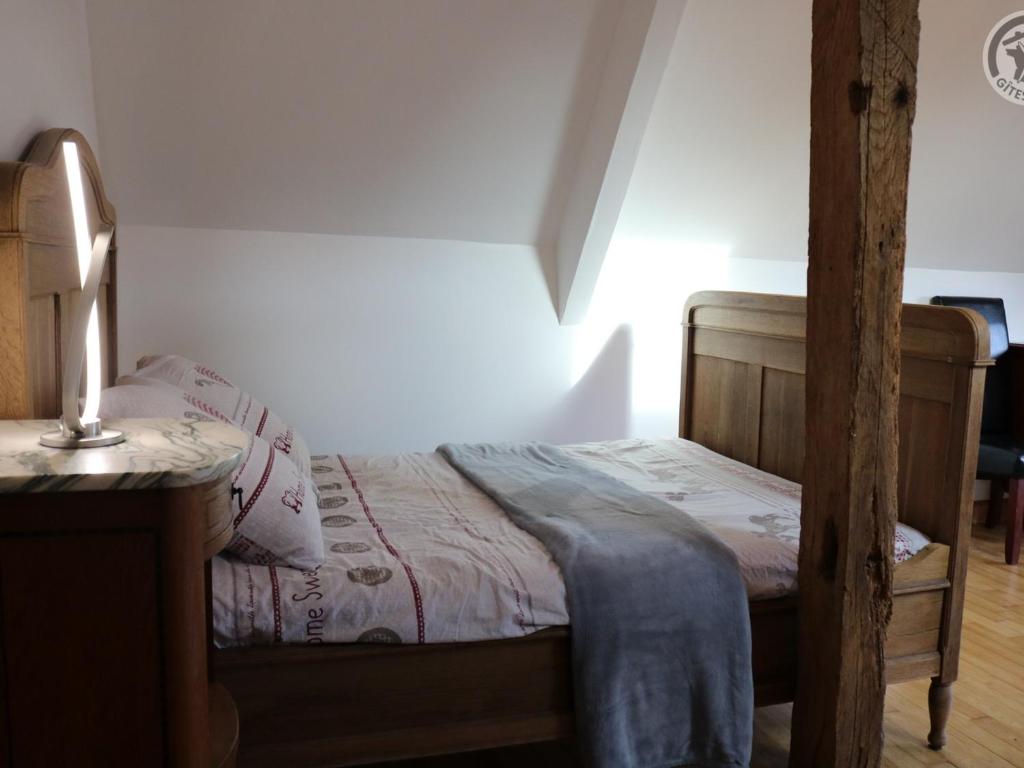 Posteľ alebo postele v izbe v ubytovaní Gîte typique Avesnois, familial avec terrasse, proche forêt et activités locales - FR-1-510-177