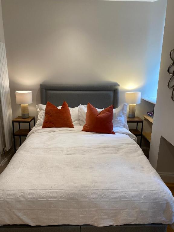 7 The Mews Belgrave crescent lane