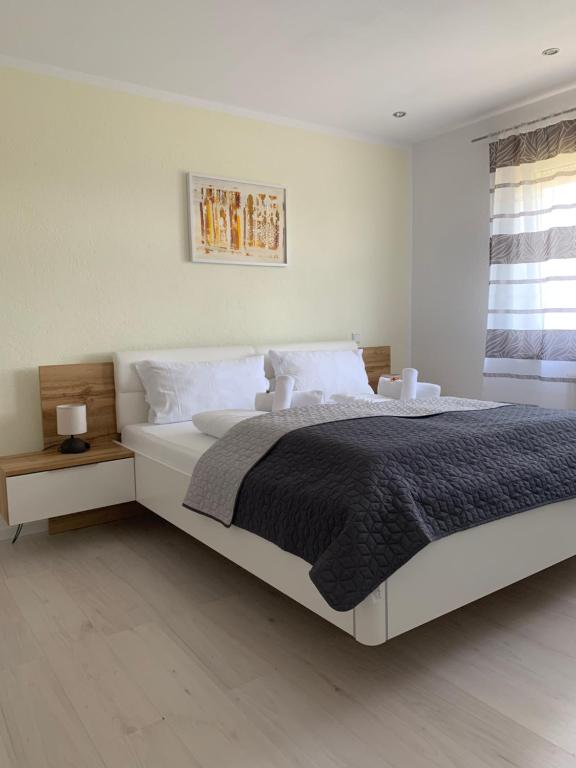 Postel nebo postele na pokoji v ubytování HGH - Hotel Garni Helbig