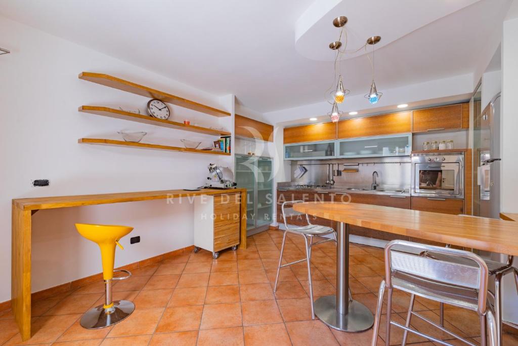 Kuchnia lub aneks kuchenny w obiekcie Villa Rapolla by RivedelSalento