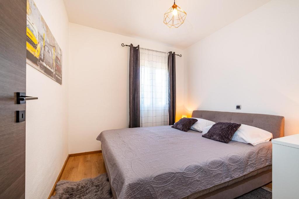 Posteľ alebo postele v izbe v ubytovaní Apartman MISS Pridraga