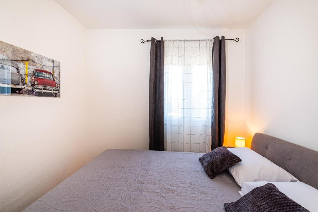 Posteľ alebo postele v izbe v ubytovaní Apartman MISS Pridraga