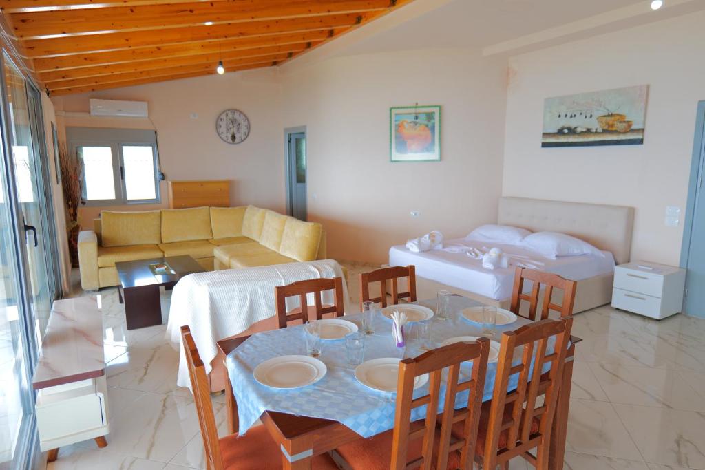 Гостиная зона в White Hotel