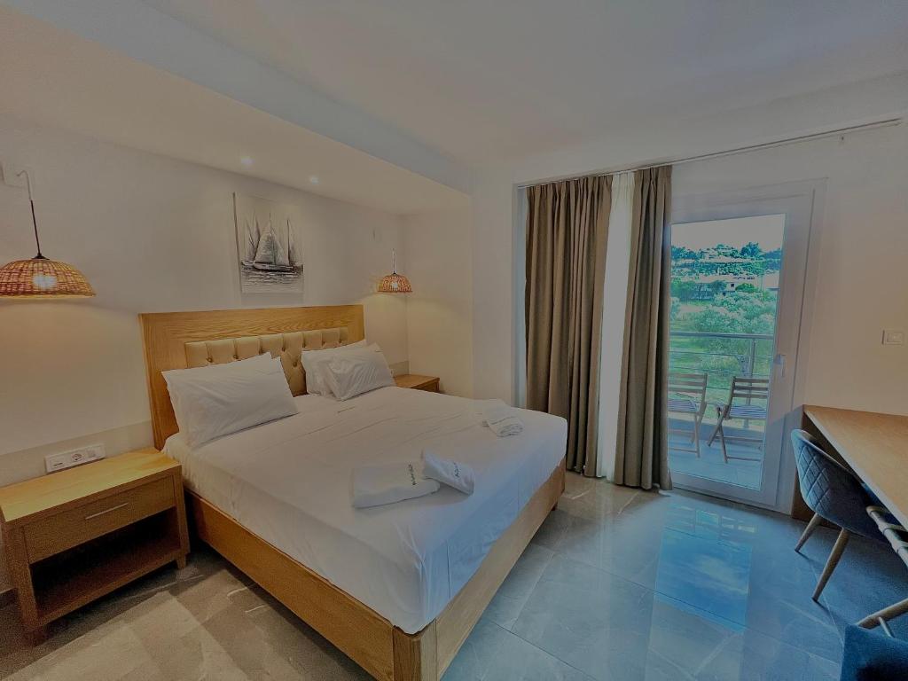 Hotel Pefkohori Beach - Triple Room With Mountain View