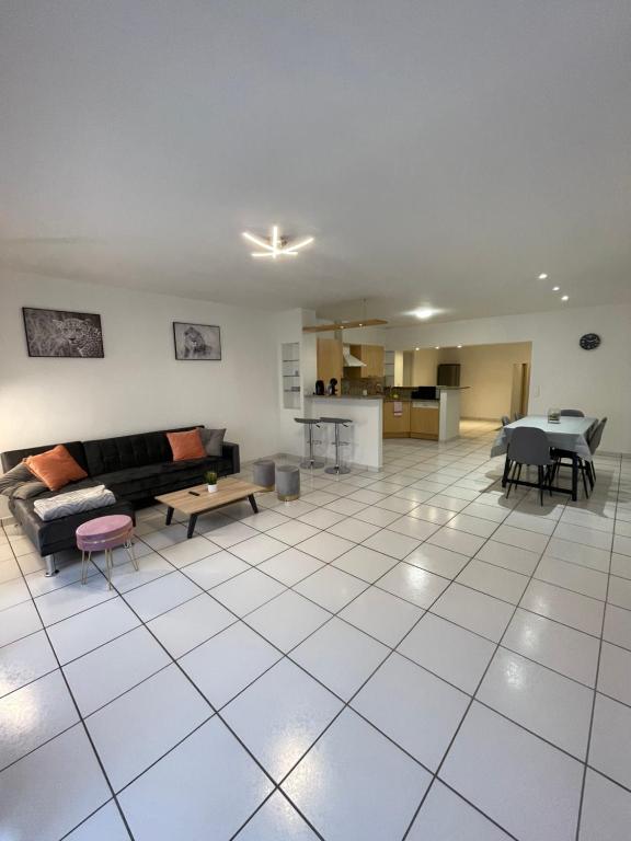 Kuchyňa alebo kuchynka v ubytovaní Grand appartement 87m2 à 10 mètres de la plage