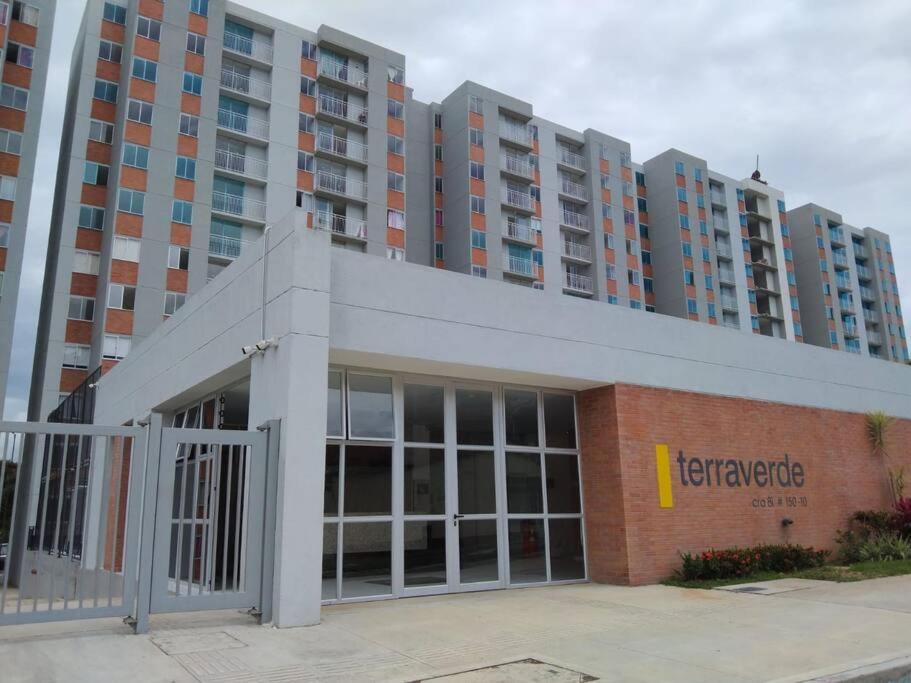 a building in front of a large apartment building at Apartamento Amoblado Conjunto Terraverde in Ibagué