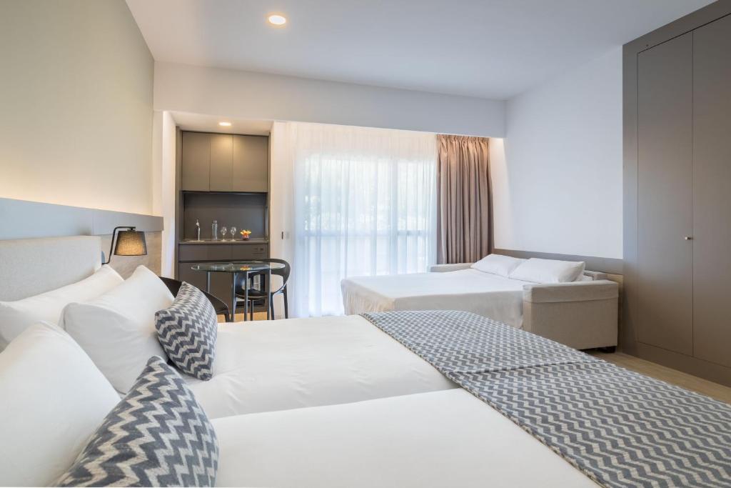 Occidental Puerto Banús - Habitación Triple Superior (3 Adultos)