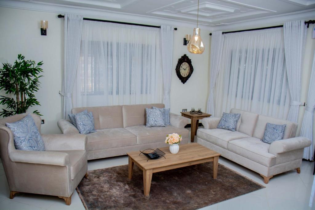 Posezení v ubytování Lux Suites Eldoret Luxury Villas