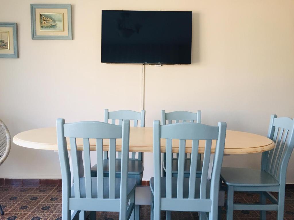 TV a/nebo společenská místnost v ubytování Vivienda Verano