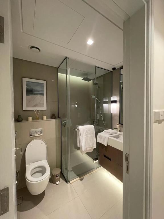 Koupelna v ubytování Apartments with three bedrooms at address hotel