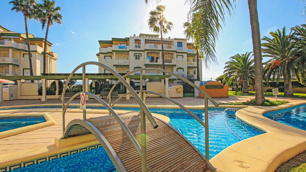 Luxury pool, garden and beach apartment