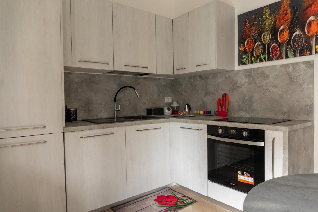 A kitchen or kitchenette at Cozy Loft Putignani