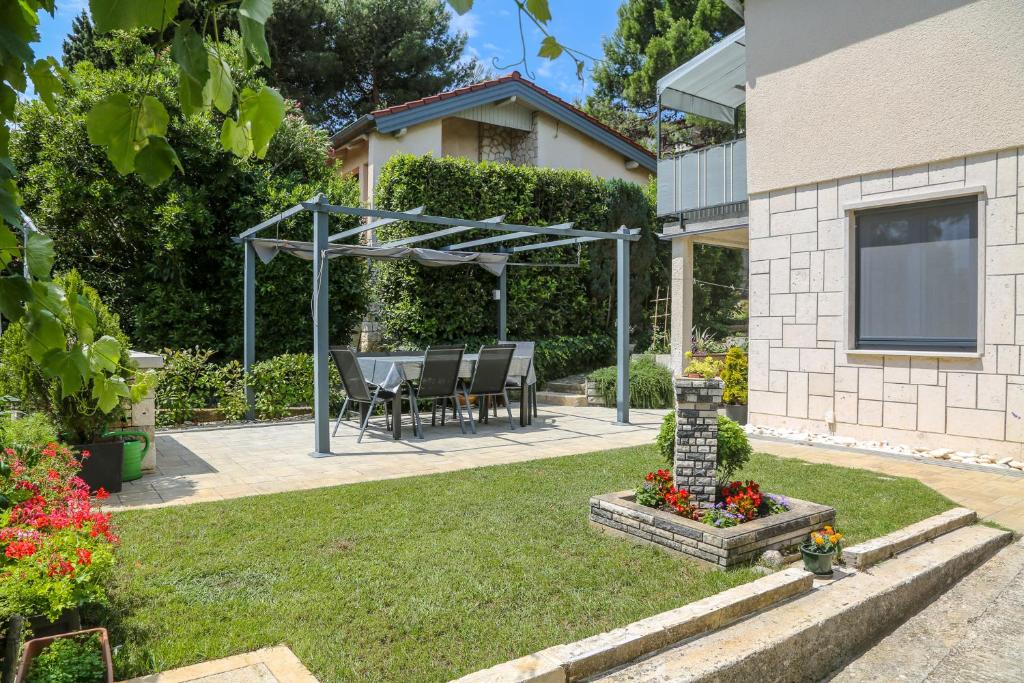 Zahrada ubytování Apartmani Nena i Branko