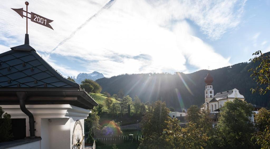 Nespecifikovaný výhled na hory nebo výhled na hory při pohledu z hotelu