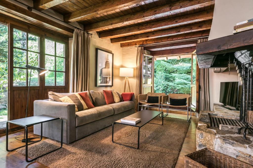 Televízia a/alebo spoločenská miestnosť v ubytovaní Casa Es Pletieus by Totiaran