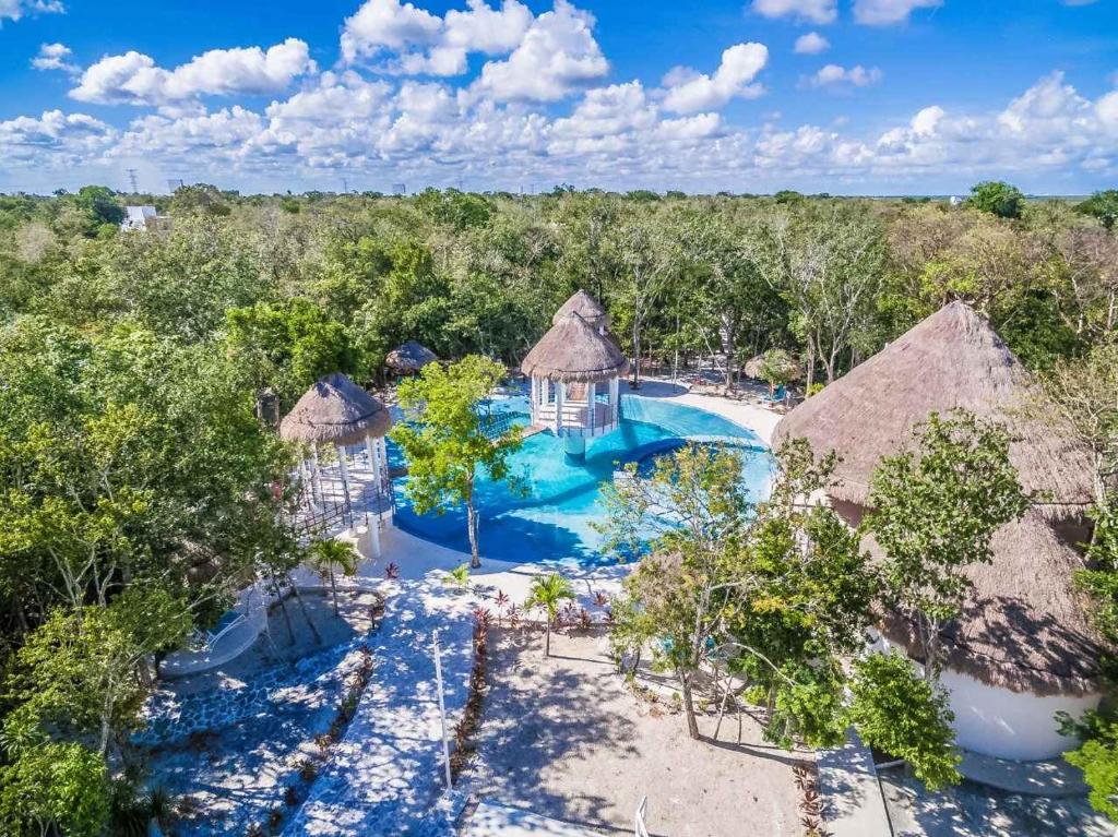 Bazén v ubytování Relaxing comfortable jungle view Eklum Villa Rivera Maya Puerto Morelos POOL AC GYM GATED COMMUNITY nebo v jeho okolí