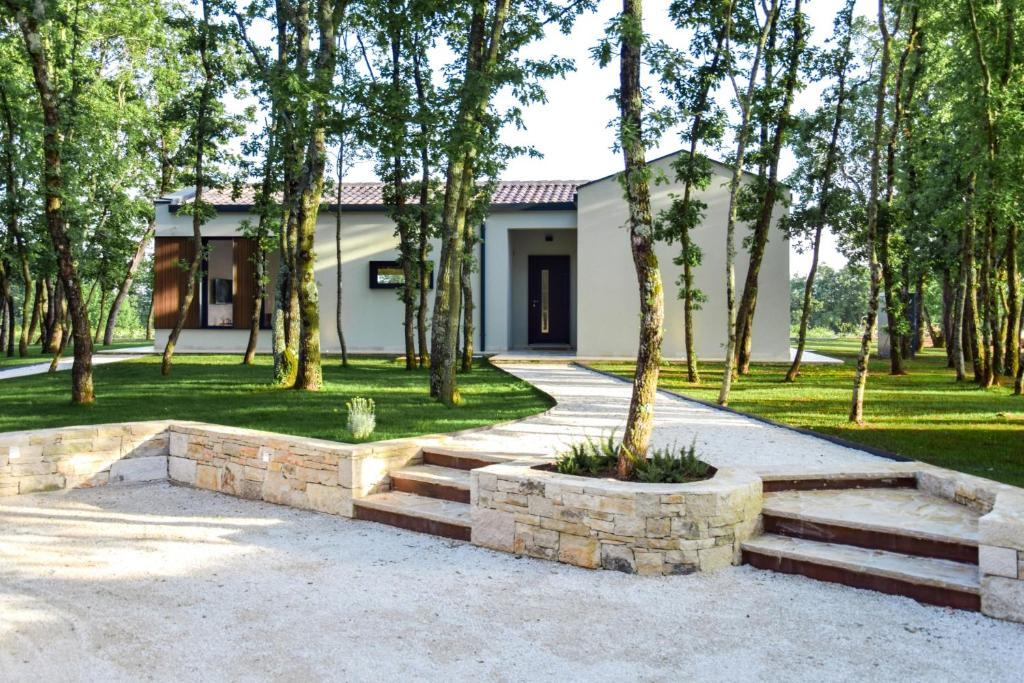Ogród w obiekcie Casa Bosca with heated pool