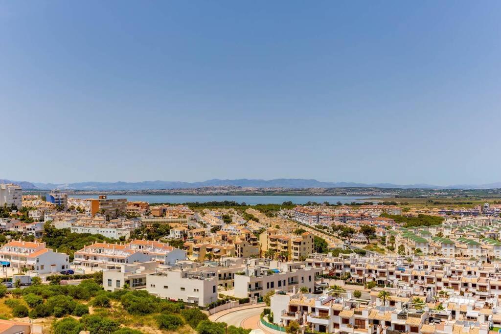 APARTAMENTO CON VISTAS AL MAR Y AL LAGO, Torrevieja – Precios ...