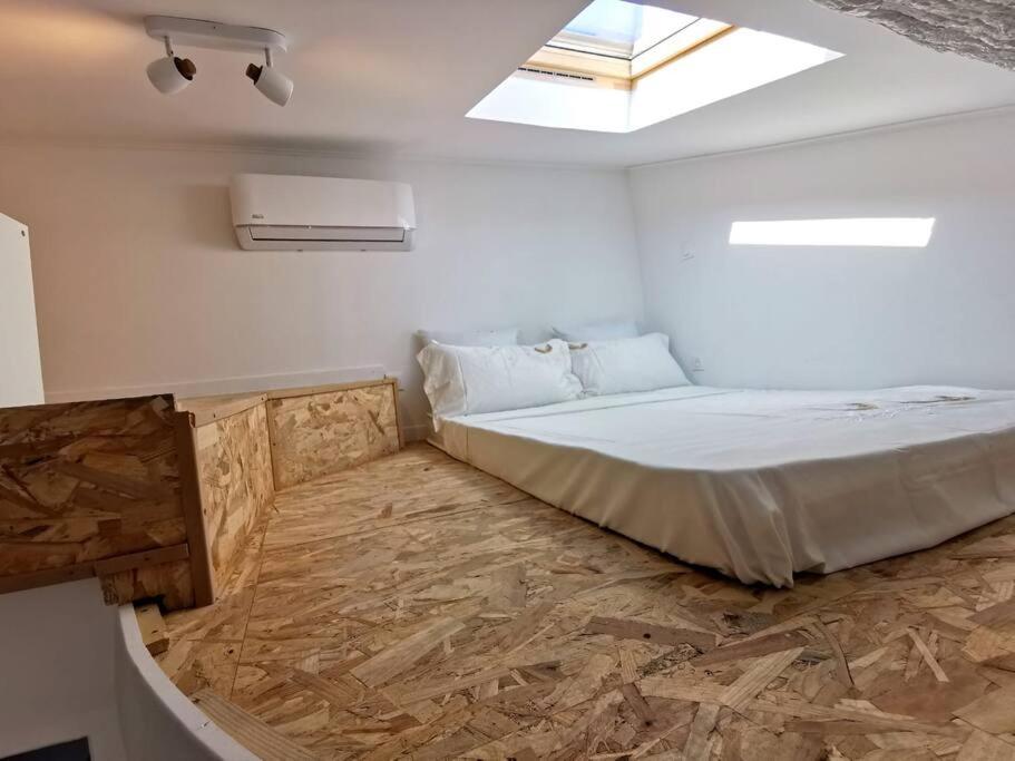 Ліжко або ліжка в номері Studio centre ville LES ARCS avec vue sur massif des maures