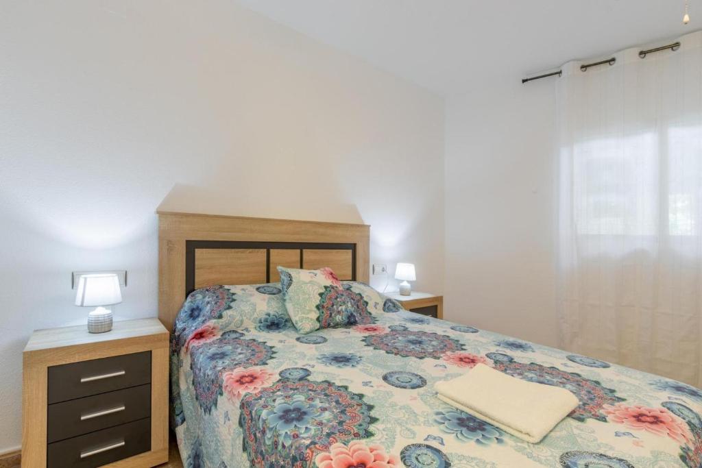 Postel nebo postele na pokoji v ubytování Albamar Apartamento 6 personas con parking cerca de la playa