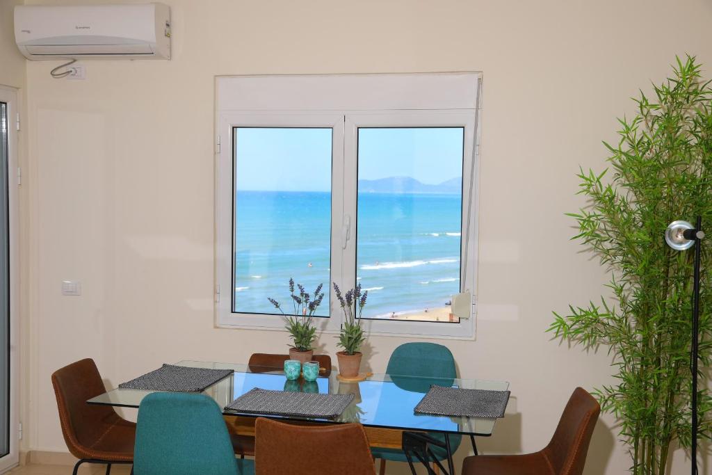 On the Beach (literally) stylish apartment with free P - Image 10