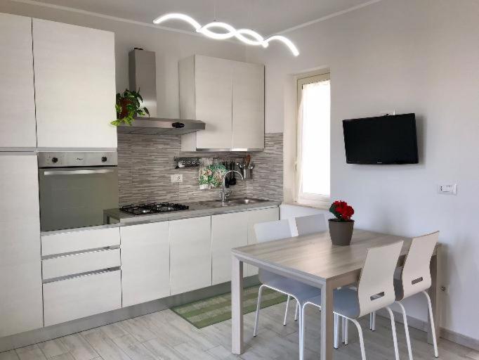 Kuchyňa alebo kuchynka v ubytovaní EMILY HOUSE