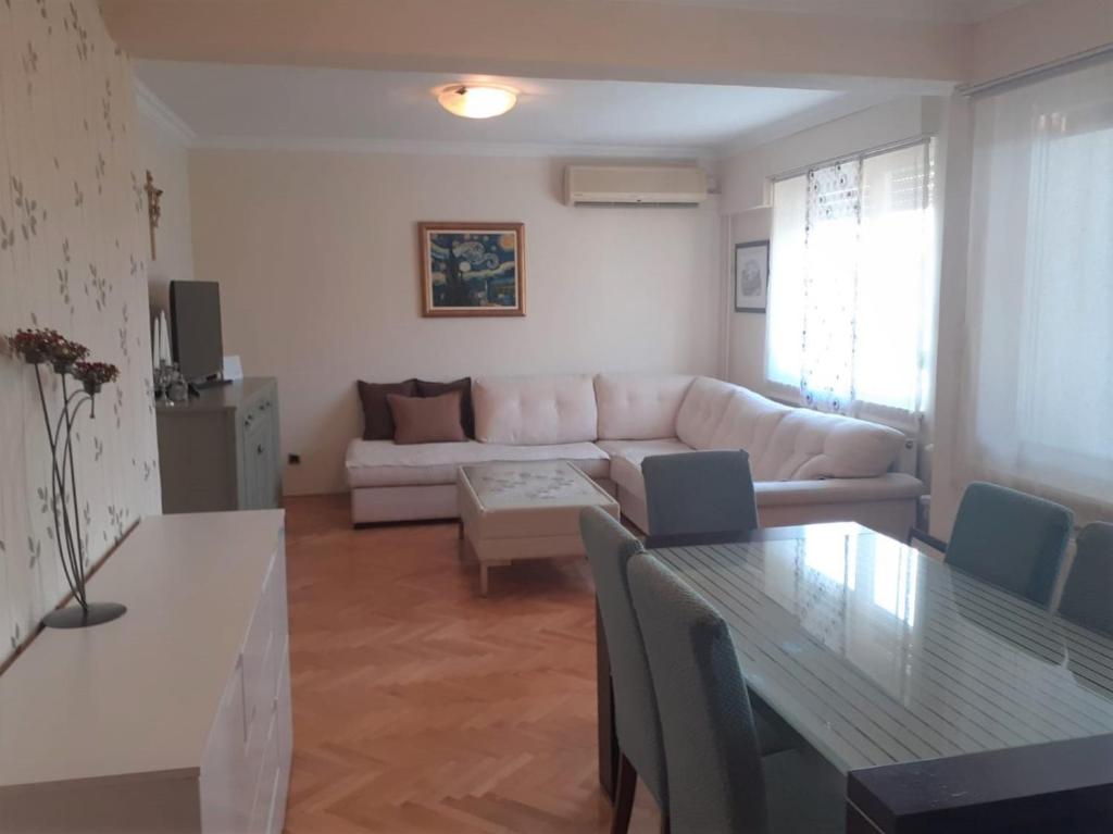 Spacious 80m2 Apartment in the Center - Apartment With Balcony