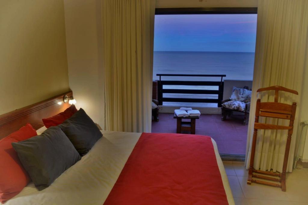 a bedroom with a bed with a view of the ocean at Intersur Villa Gesell in Villa Gesell