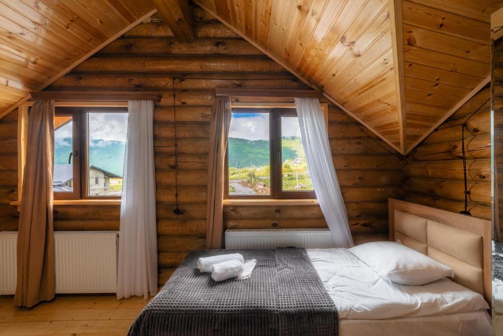 Postel nebo postele na pokoji v ubytování Snow Time Eco Chalet